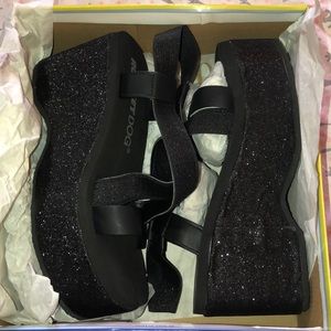 Rocket dog platform sandals